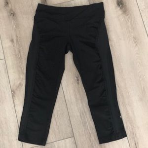 Cropped Lululemon pants